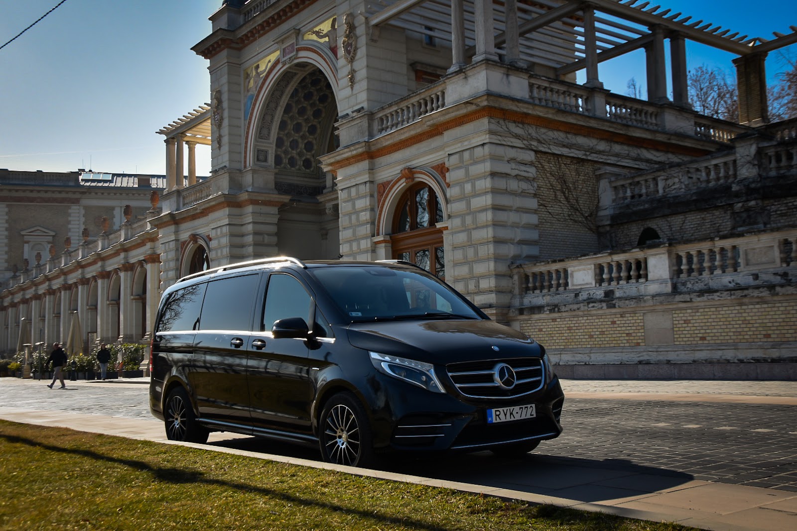 Mercedes V-Class Luxury for 5 passengers