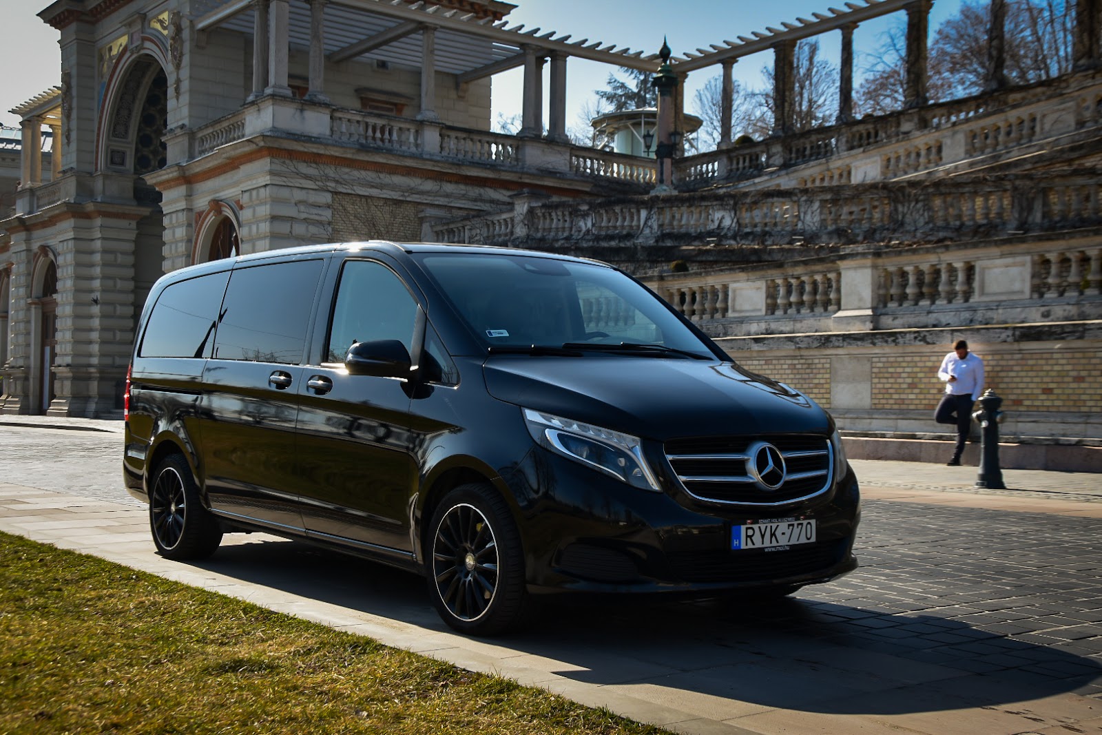 Mercedes V-Class Luxury for 7 passengers
